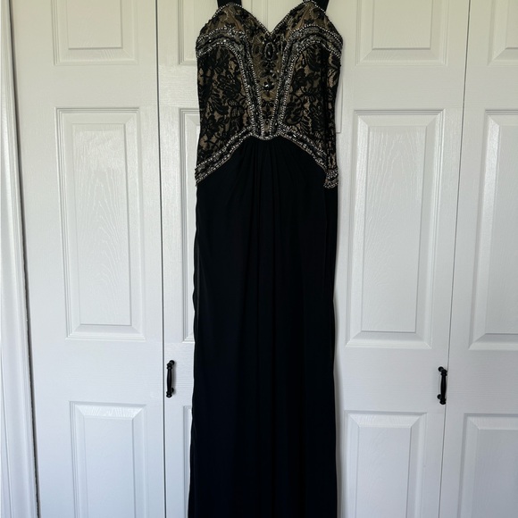 Fabulous Couture Black/Gold gown - Picture 4 of 4